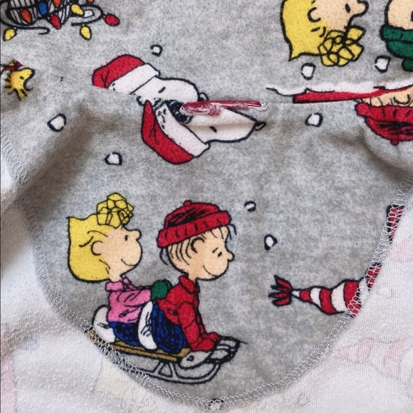 Gray Peanuts (Charlie Brown) Print Pajama Set - Picture 4 of 6